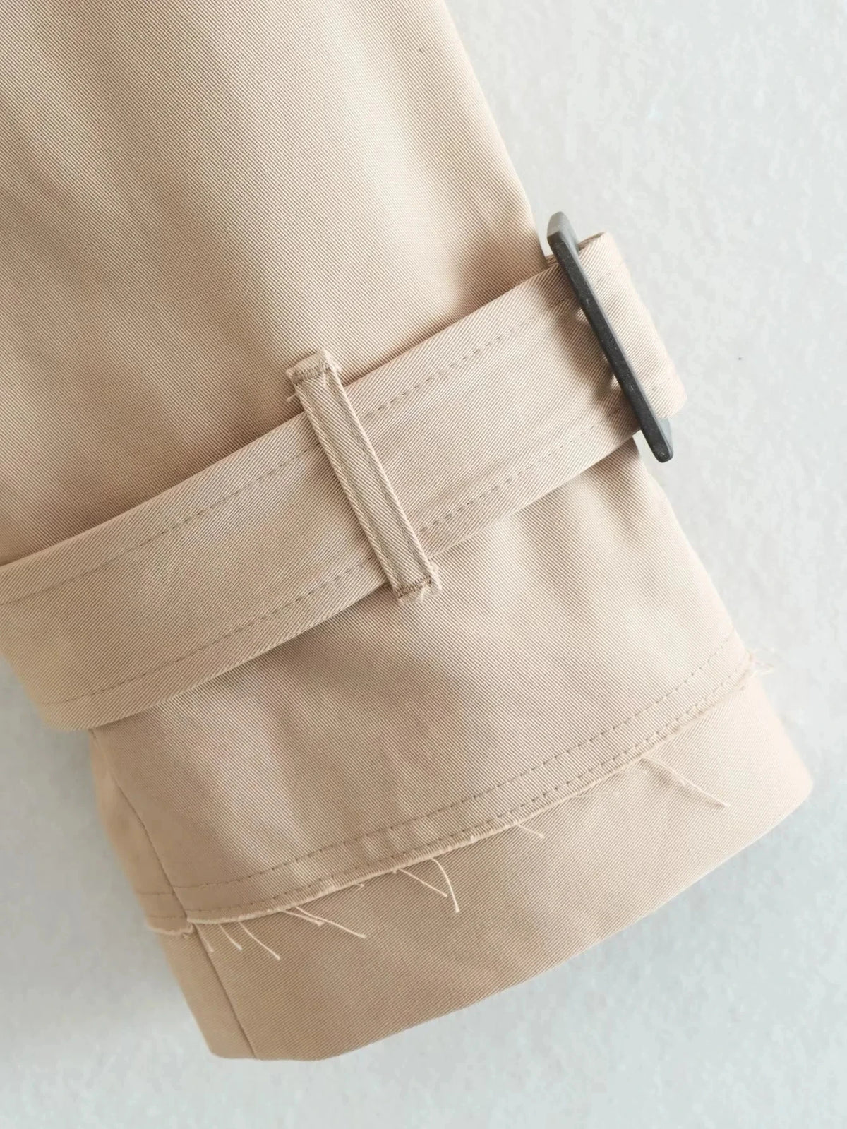 Trench court ceinturé beige à double boutonnage pour femme, style vintage – vue 11