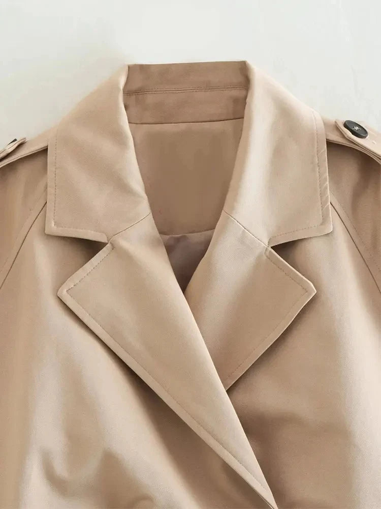 Trench court ceinturé beige à double boutonnage pour femme, style vintage – vue 5