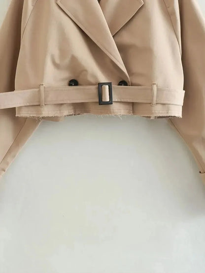 Trench court ceinturé beige à double boutonnage pour femme, style vintage – vue 6