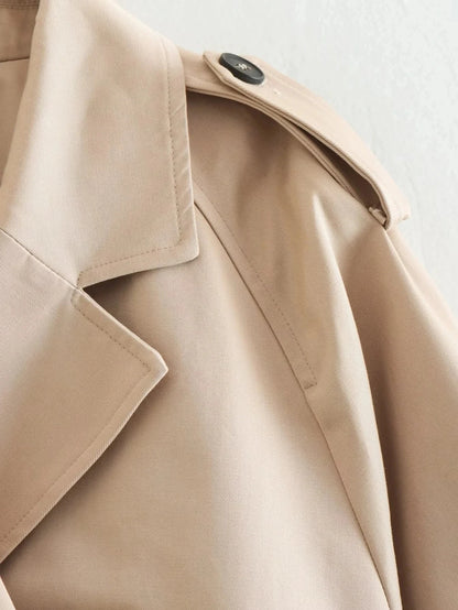 Trench court ceinturé beige à double boutonnage pour femme, style vintage – vue 8