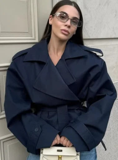 Veste courte femme à double boutonnage, revers et ceinture à nouer – vue 31