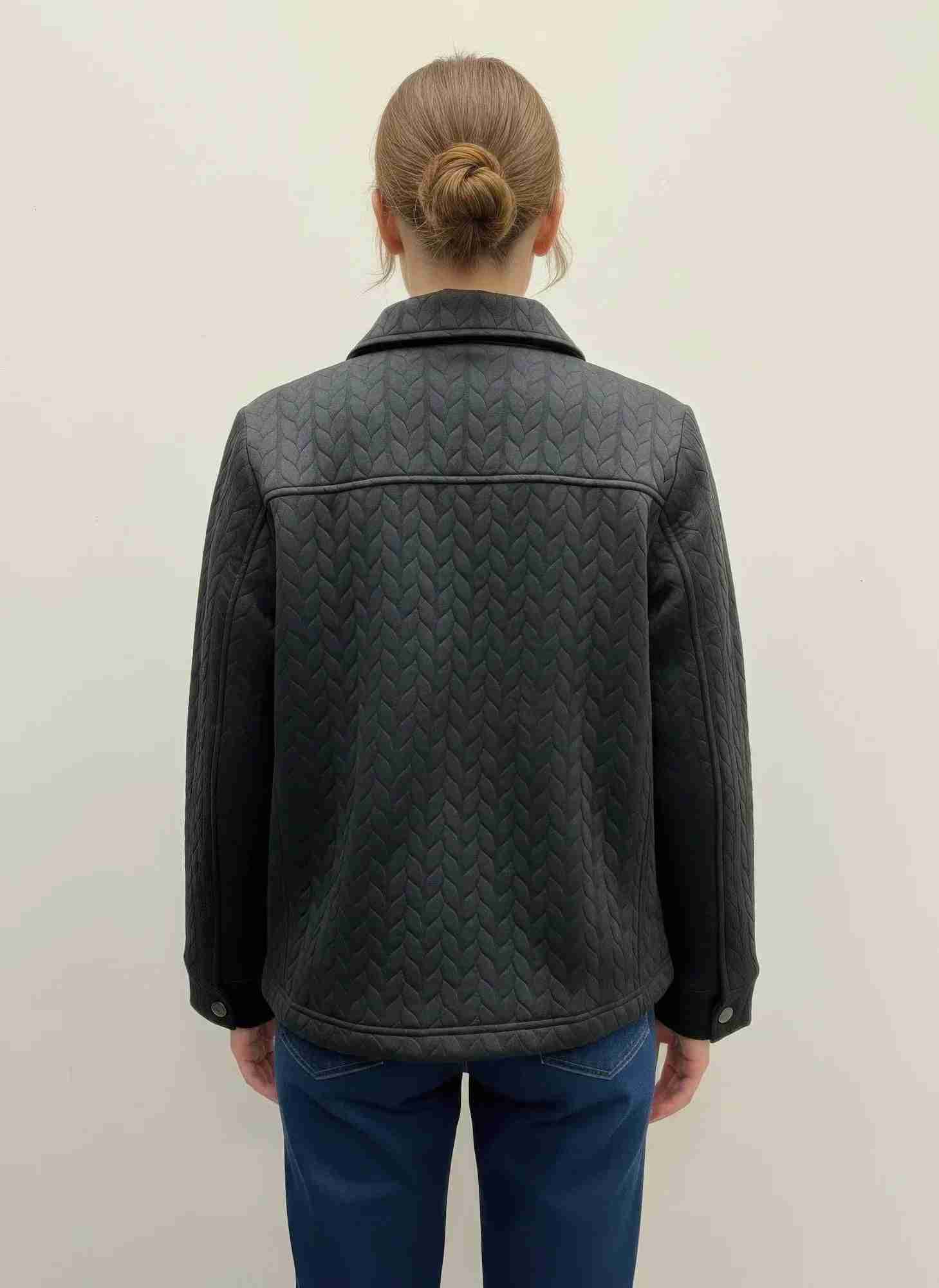 Veste femme noire texturée au dos, col chemise, coutures et manches longues