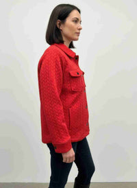 Veste femme rouge texturée à manches longues, col chemise et poche poitrine boutonnée