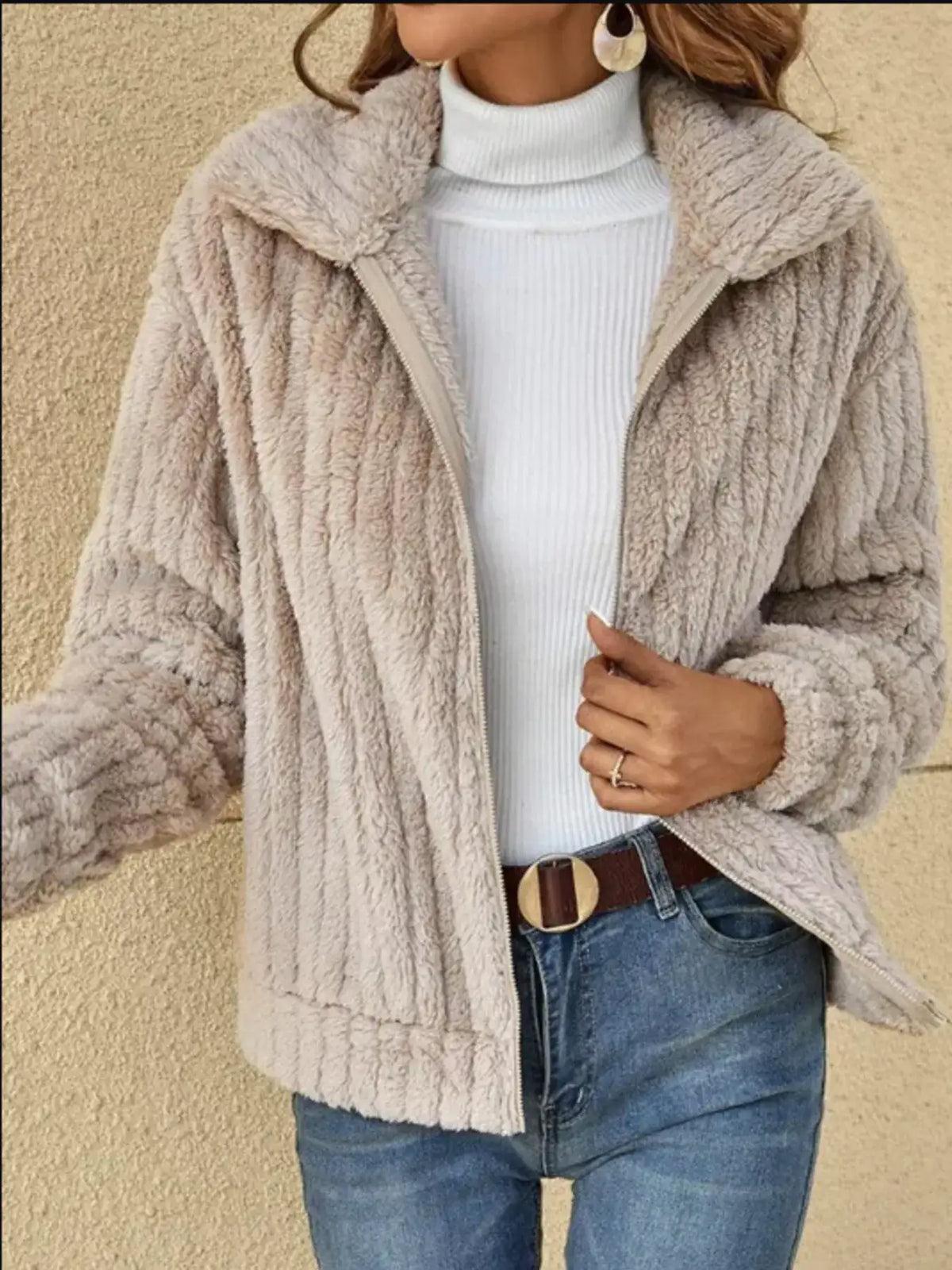 Veste femme grande taille en fausse fourrure à zip – vue 2