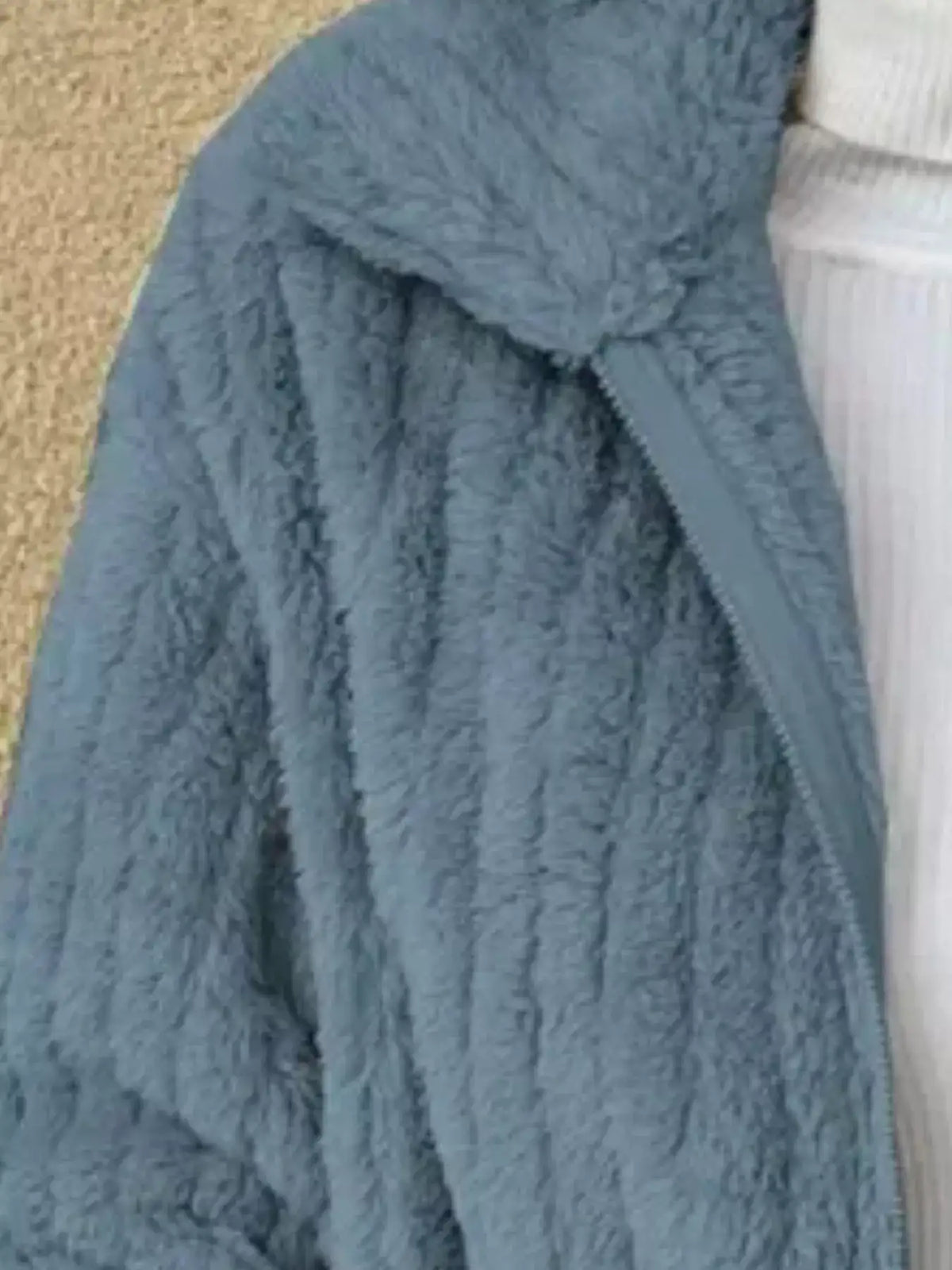 Veste femme grande taille en fausse fourrure à zip – vue 6