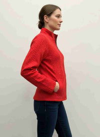 Veste zippée à col montant rouge, vue de côté, tissu texturé
