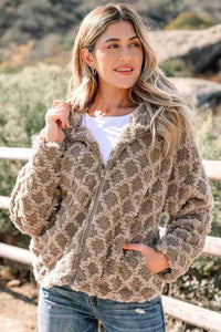 Veste sherpa à capuche beige motif jacquard, fermeture zippée et poches zippées