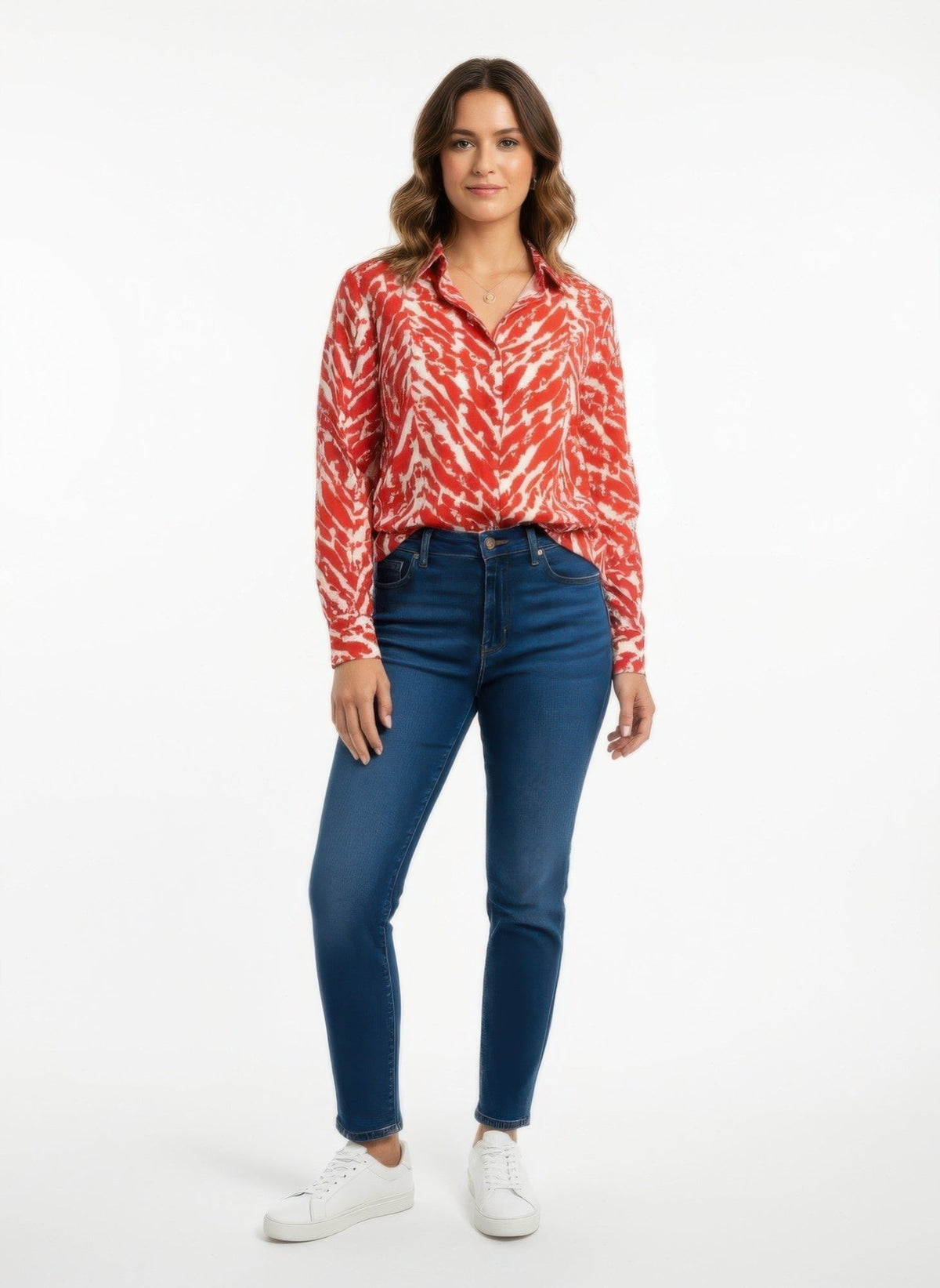 Chemise femme rouge à imprimé zèbre, boutonnage complet, manches longues