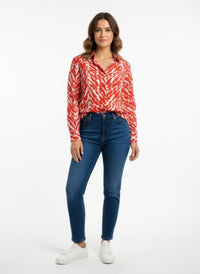 Chemise femme rouge à imprimé zèbre, boutonnage complet, manches longues