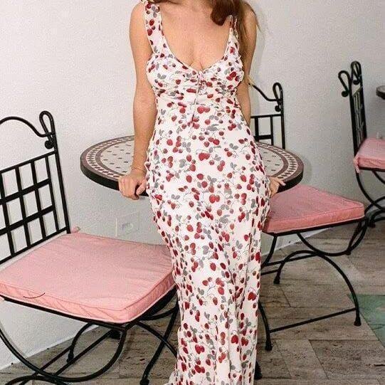 1-Robe-Mi-Longue-Ete-100-Style-–-Taille-Haute-et-Dos-Nu-pour-une-Silhouette-Sublimee